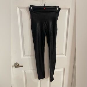 Spanx faux leather leggings. Black size medium.